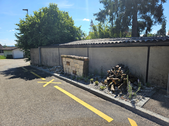 Umgestaltung Rabatte beim Schaukasten der Gemeinde